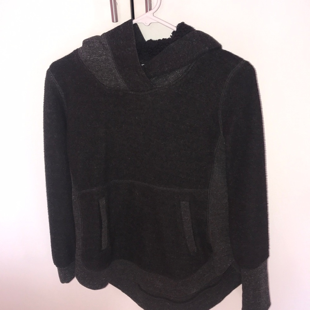 Alo Yoga sweatshirt